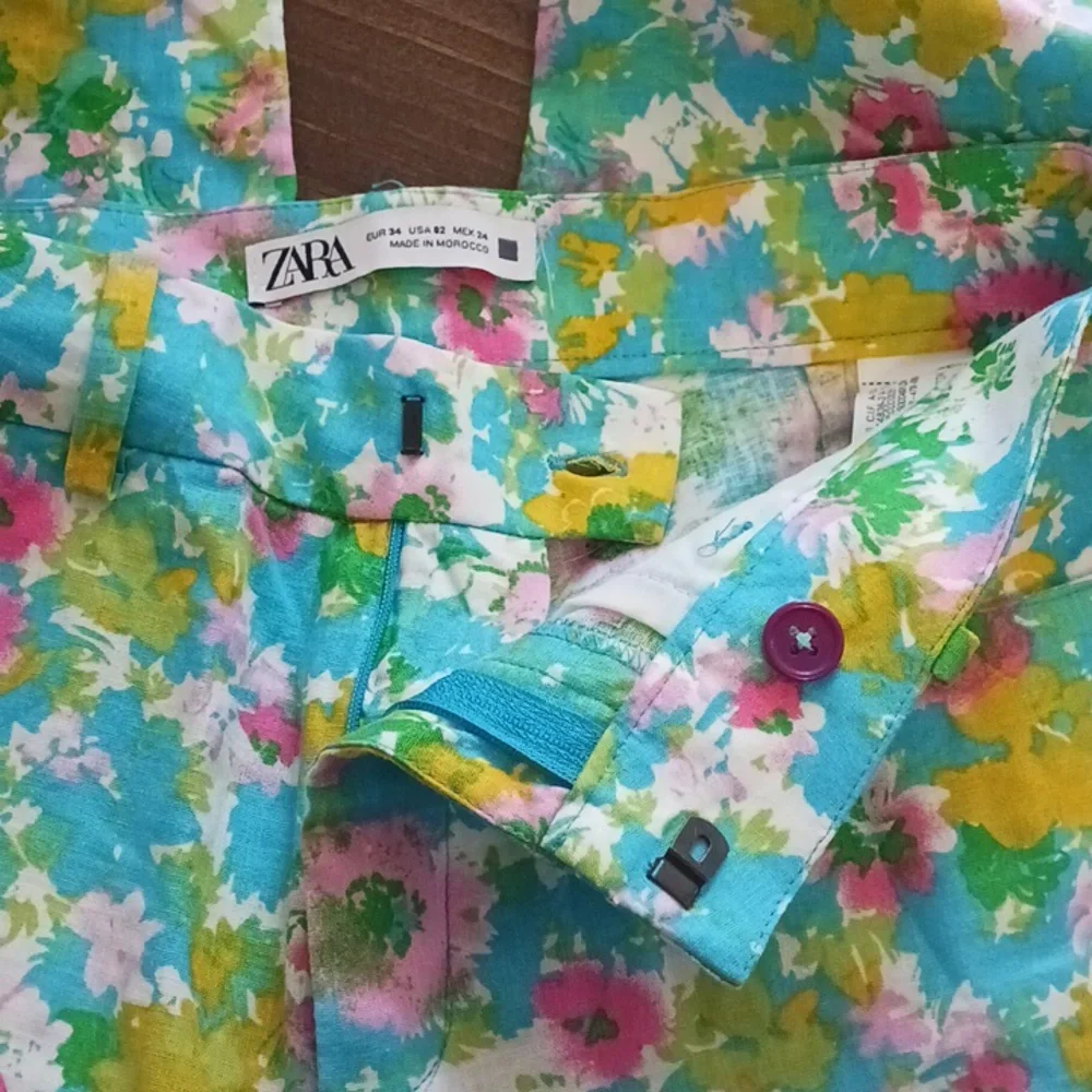 Zara Floral Pants - Picture 10 of 13